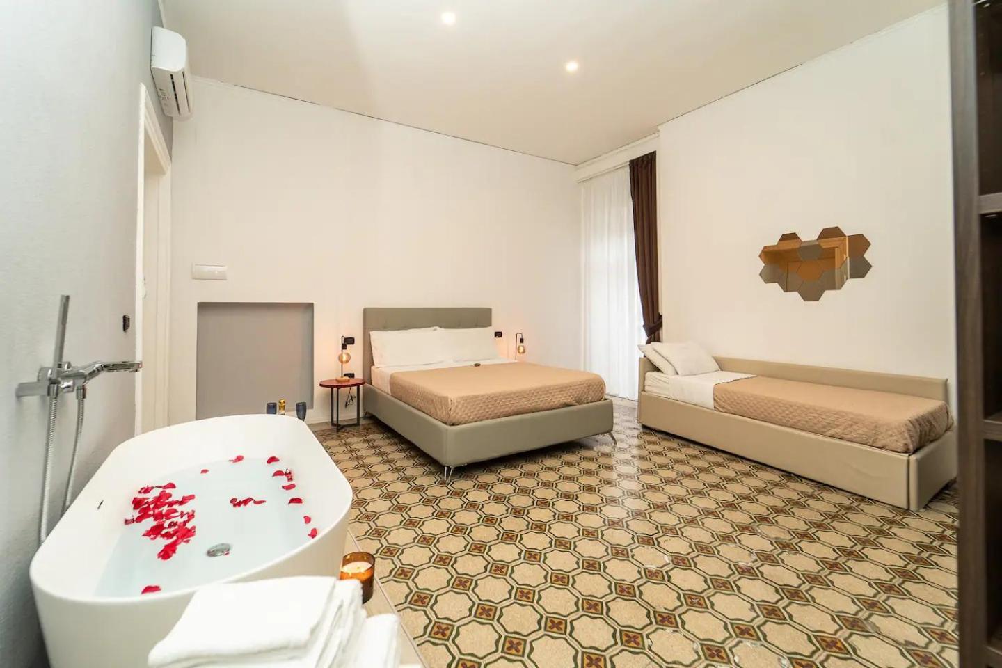 La Piazza Suite Νάπολη Εξωτερικό φωτογραφία